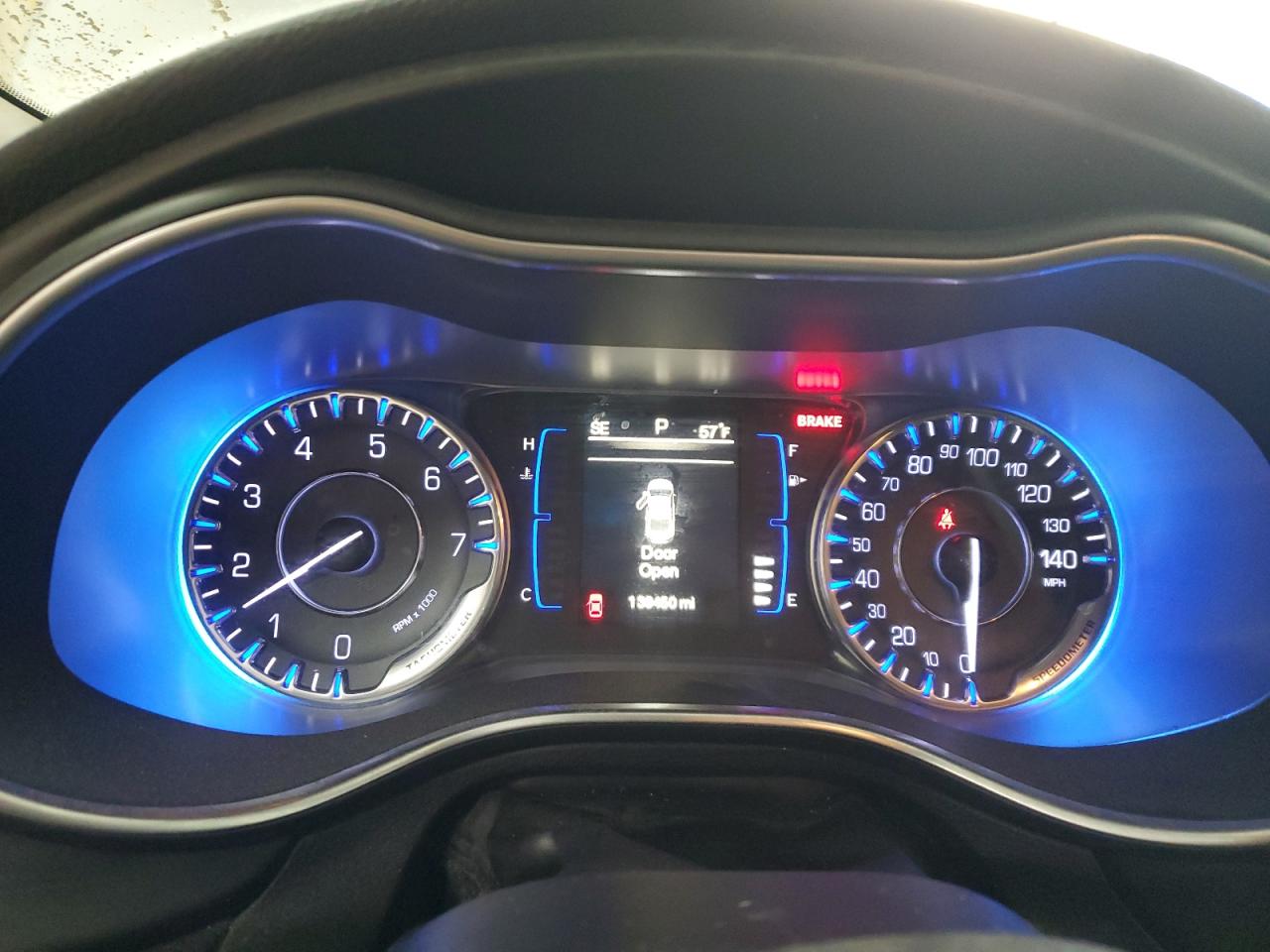 2015 Chrysler 200 - Image 9