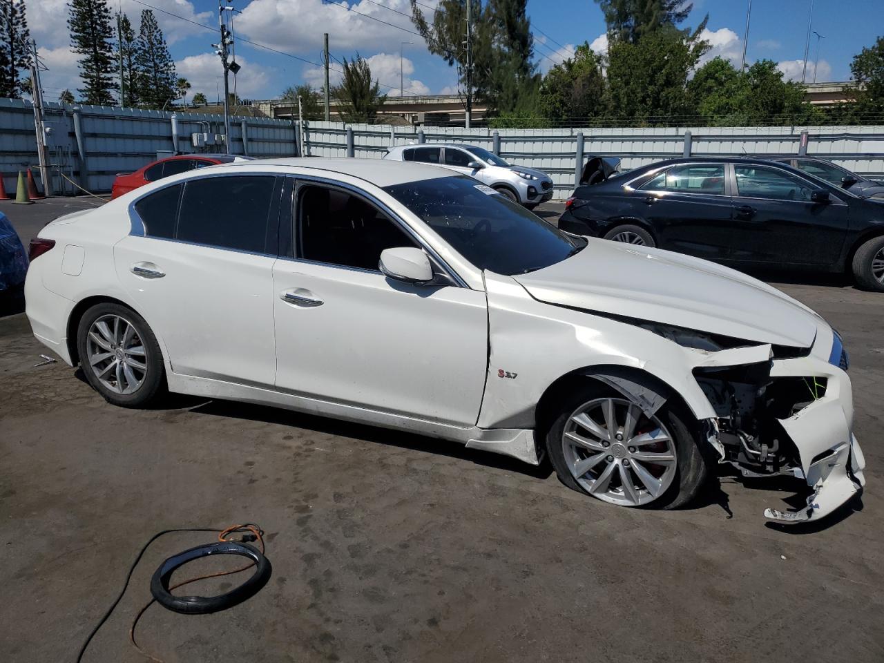 2015 Infiniti Q50 - Image 4