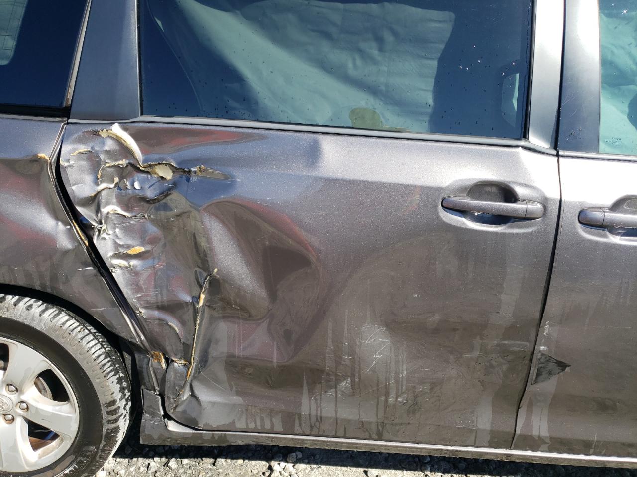 2016 Toyota Sienna - Image 11