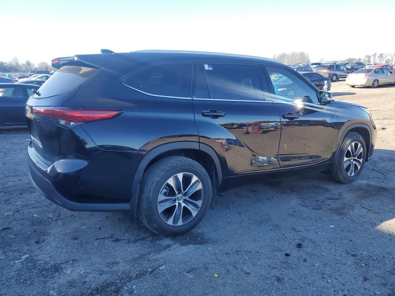 2022 Toyota Highlander - Image 3