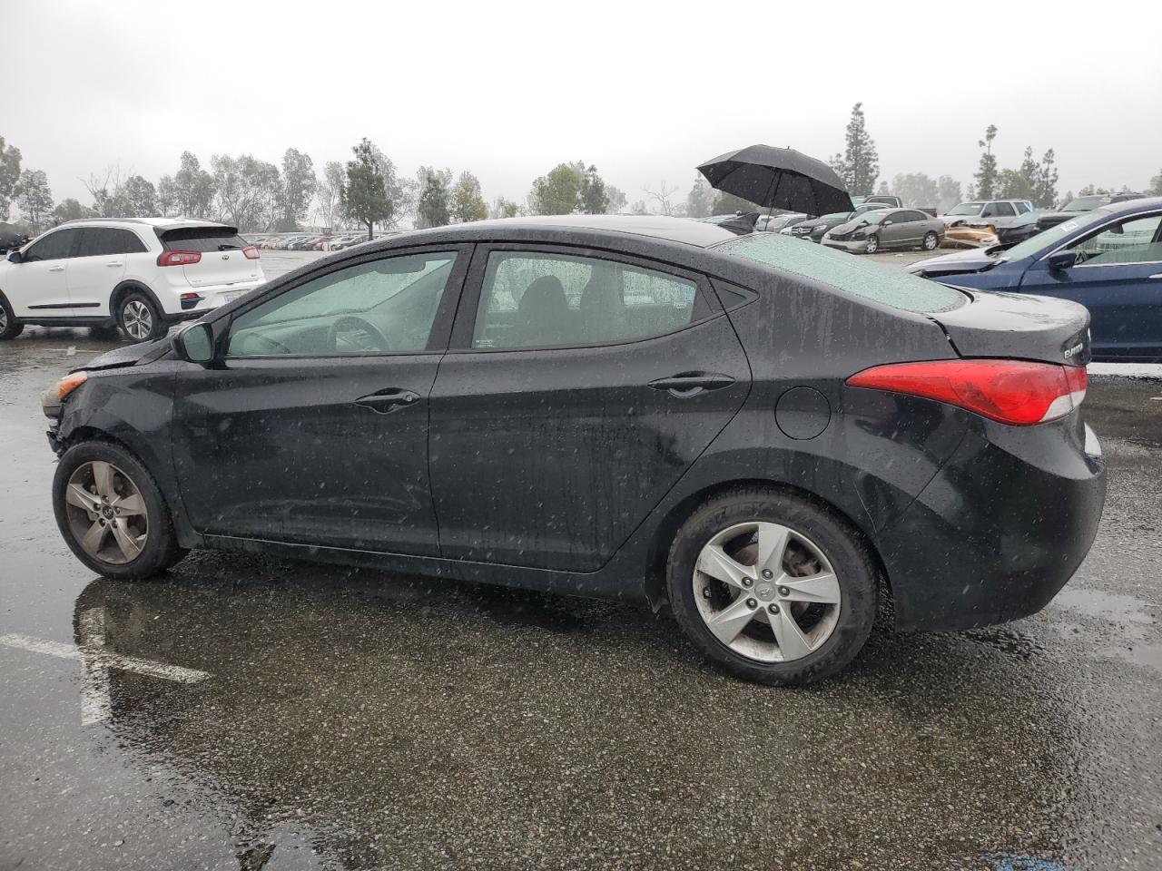 2013 Hyundai Elantra - Image 2