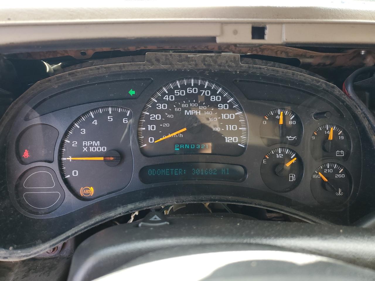 2004 Chevrolet Silverado - Image 9