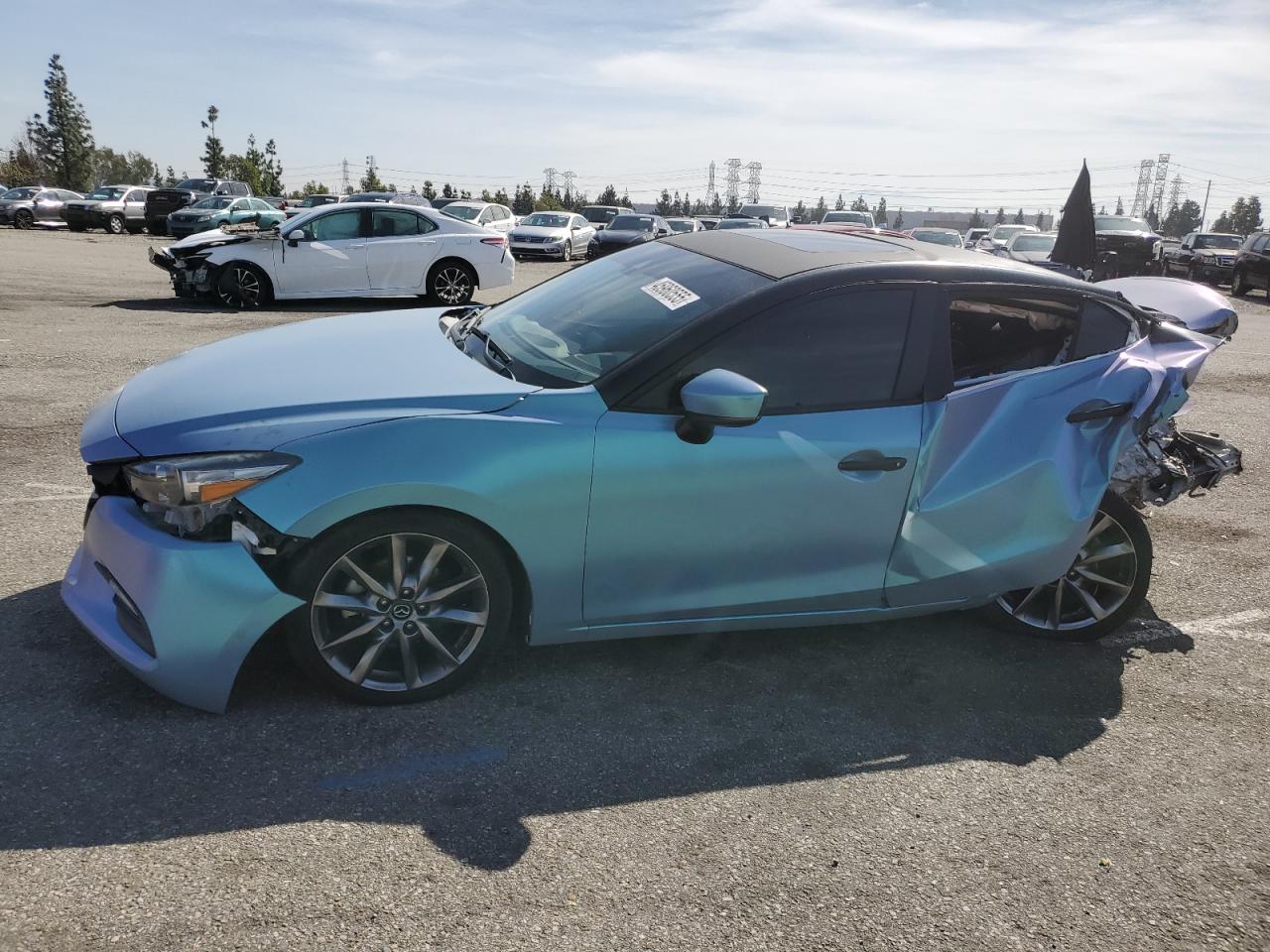 2018 Mazda 3 Touring na sprzedaż w Rancho Cucamonga, CA - All Over