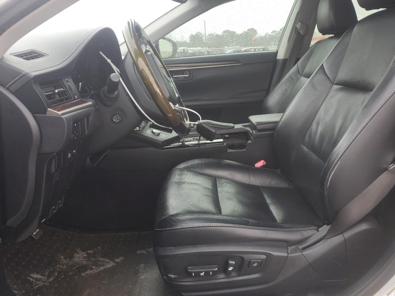 2015 Lexus ES - Image 7