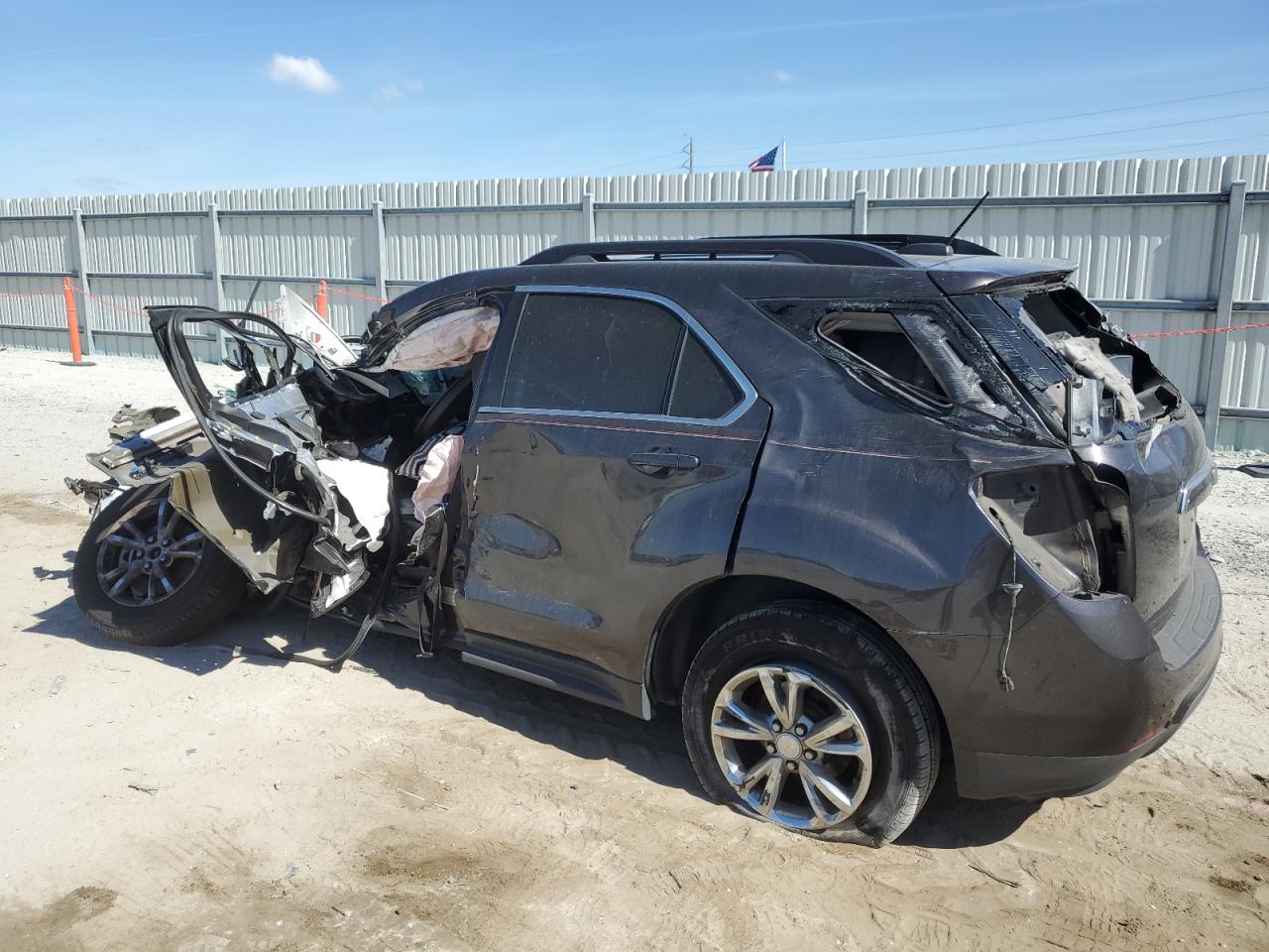 2016 Chevrolet Equinox - Image 2