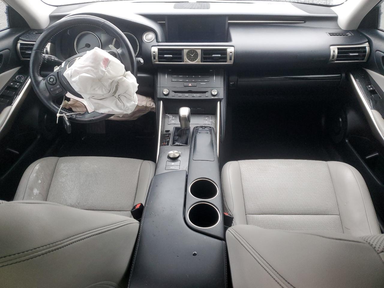 2016 Lexus IS - Image 8
