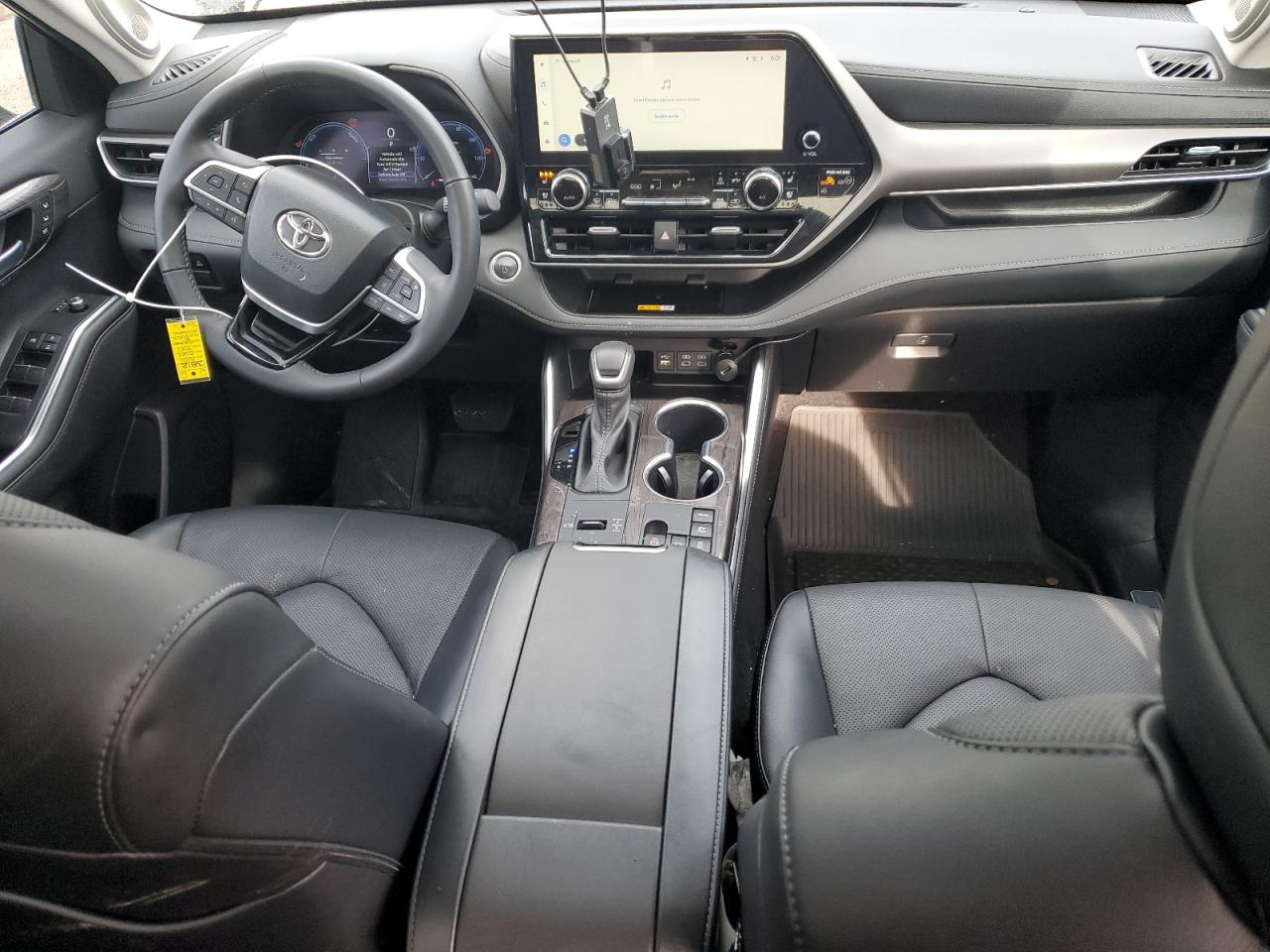 2024 Toyota Highlander - Image 8