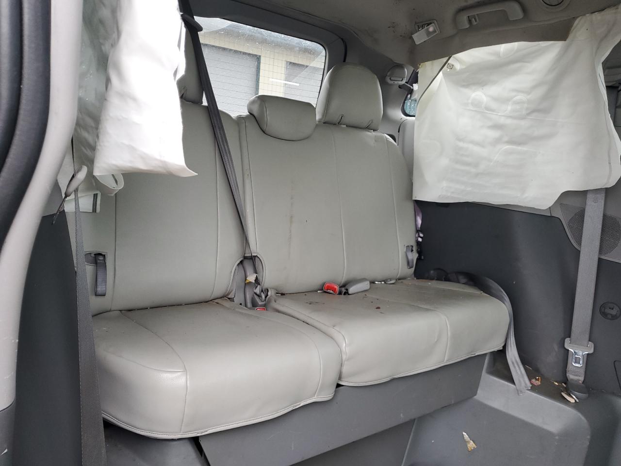 2020 Toyota Sienna - Image 11