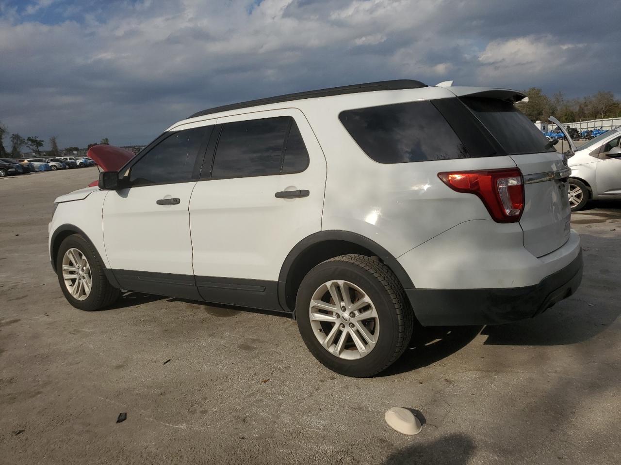 2016 Ford Explorer - Image 2
