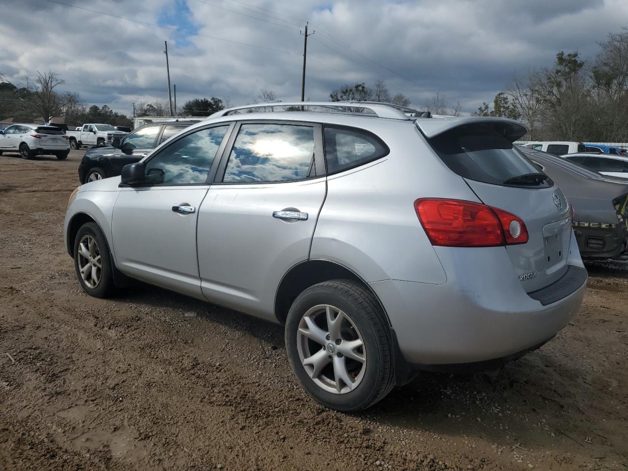 2009 Nissan Rogue - Image 2