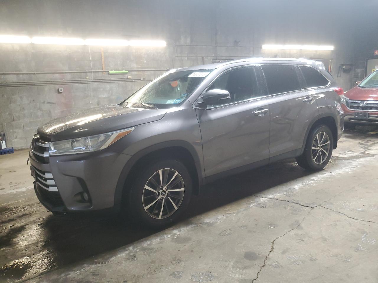 2019 Toyota Highlander - Image 1