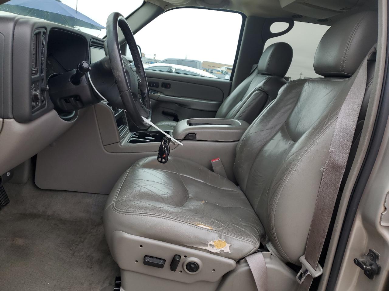 2004 Chevrolet Suburban - Image 7