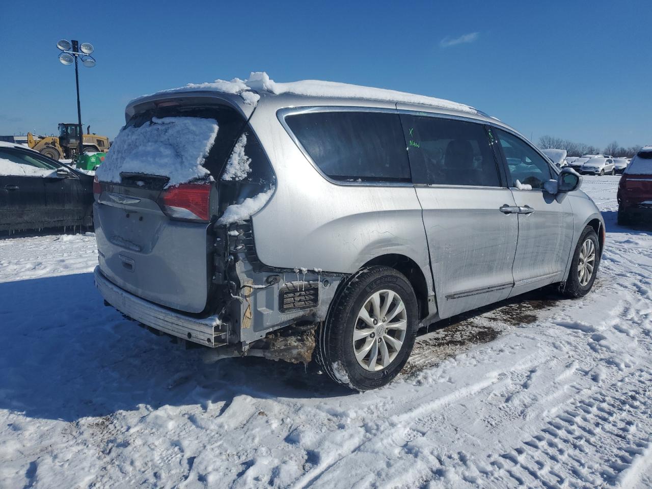 2018 Chrysler Pacifica - Image 3