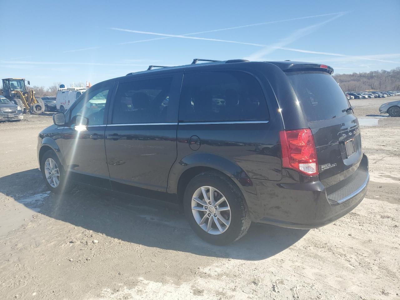 2019 Dodge Caravan - Image 2