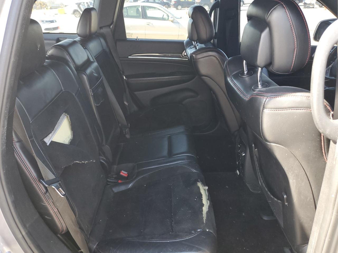 2017 Jeep Grand Cherokee - Image 11