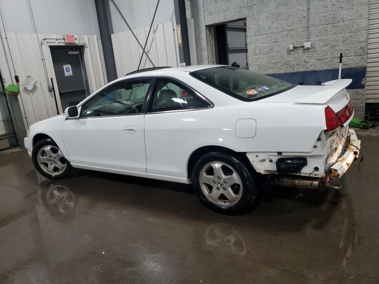 2000 Honda Accord - Image 2