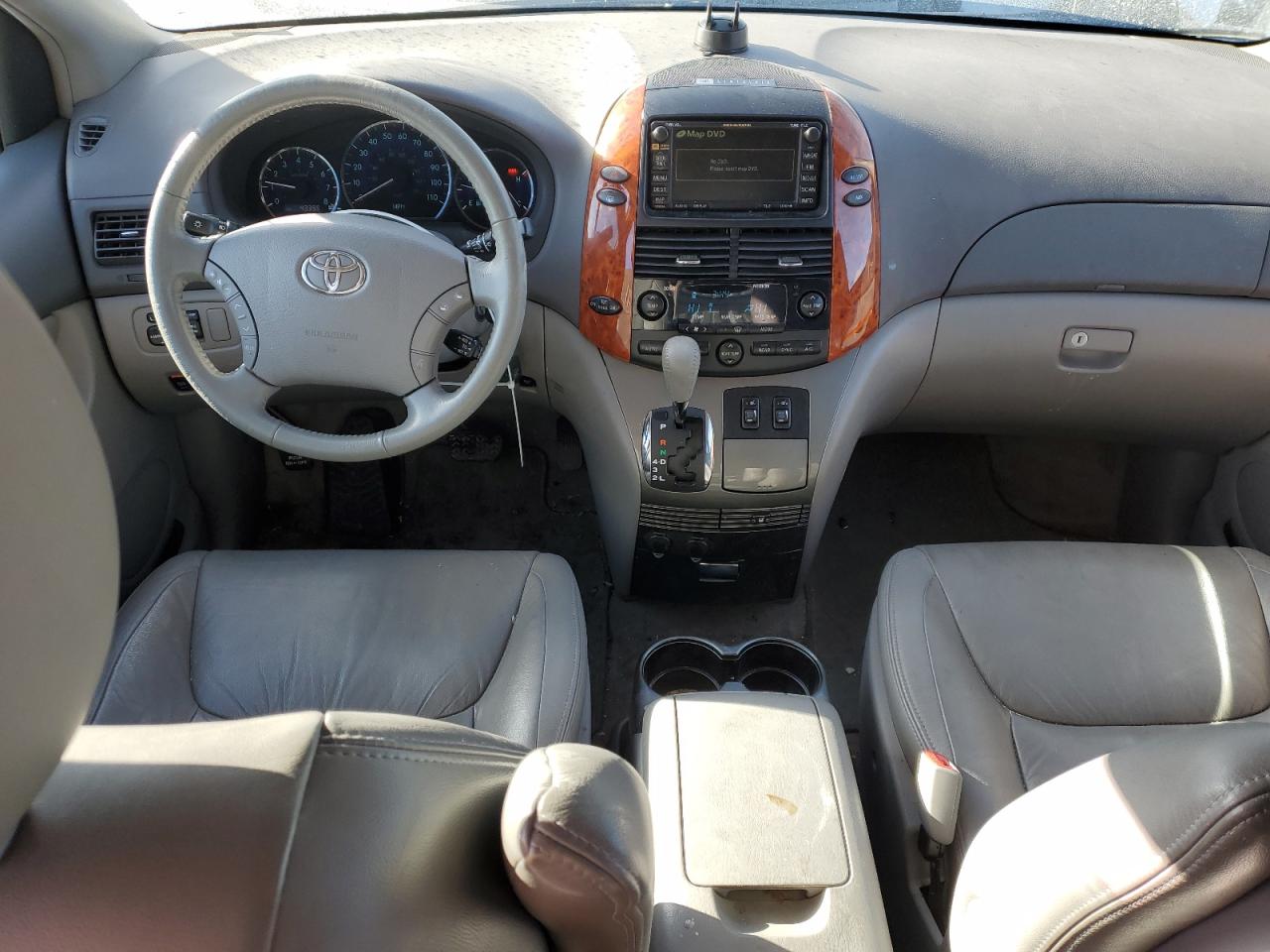 2010 Toyota Sienna - Image 8