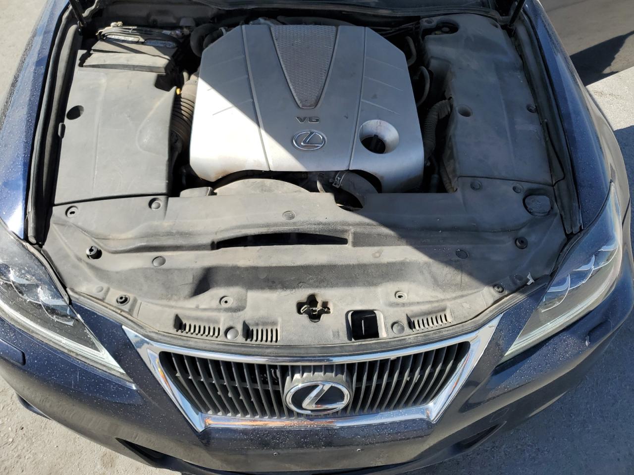 2012 Lexus IS - Image 11