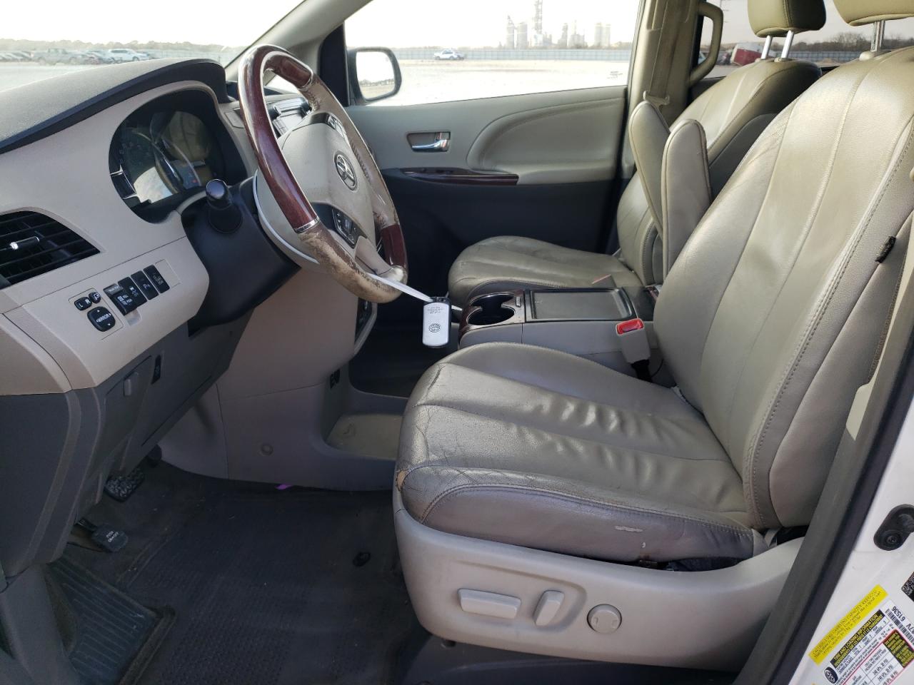 2014 Toyota Sienna - Image 7