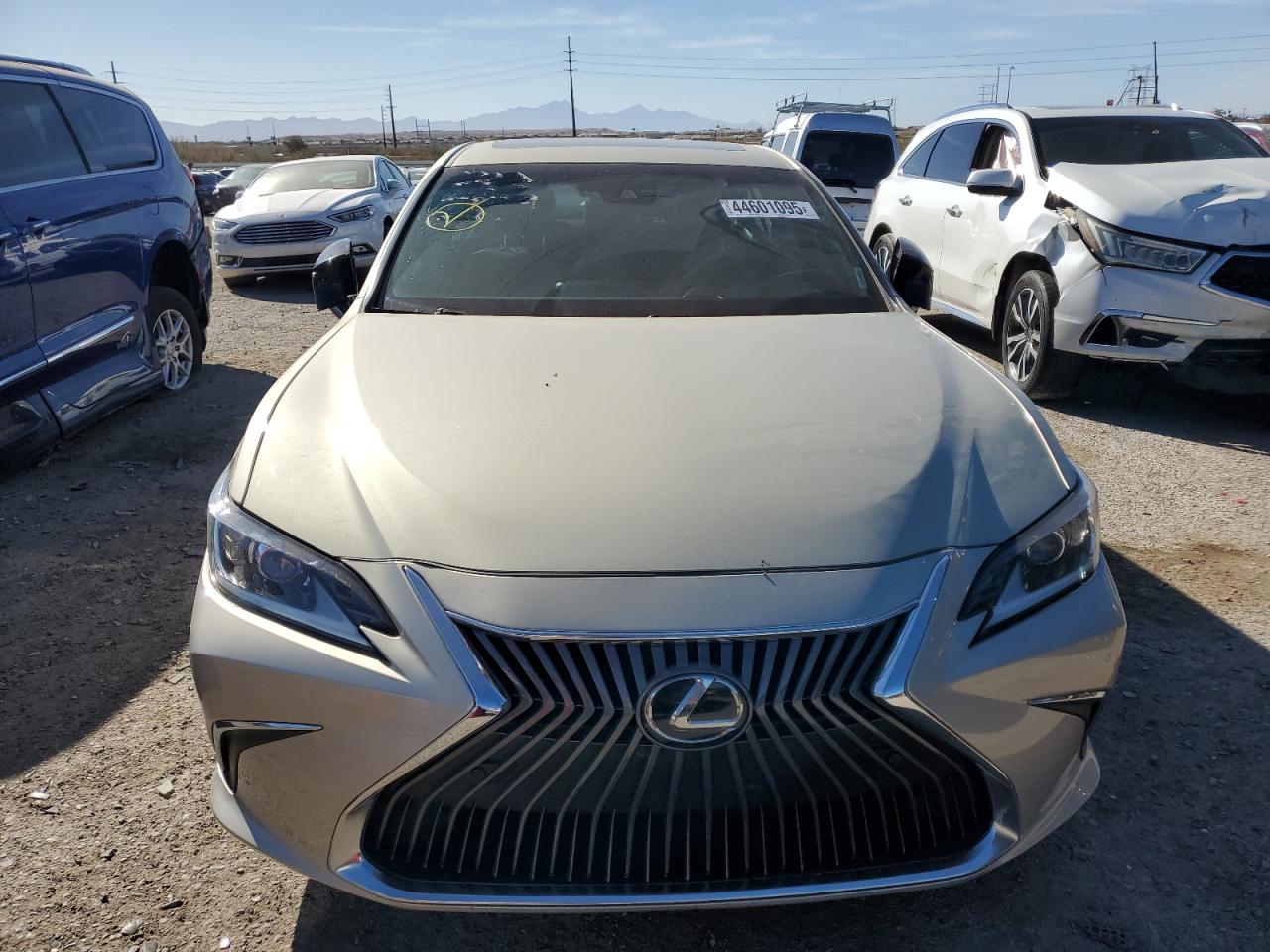 2020 Lexus ES - Image 5