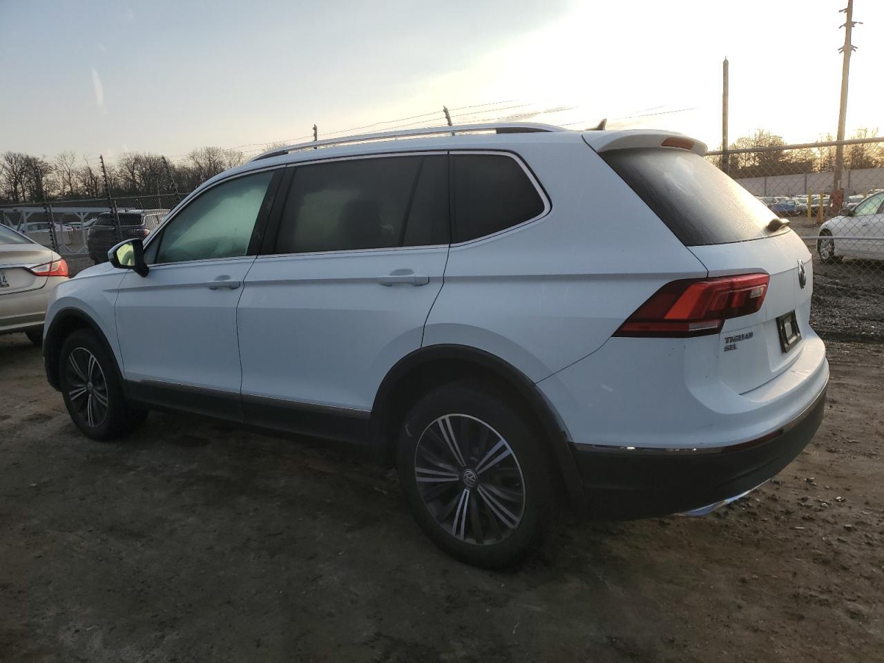 2018 Volkswagen Tiguan - Image 2