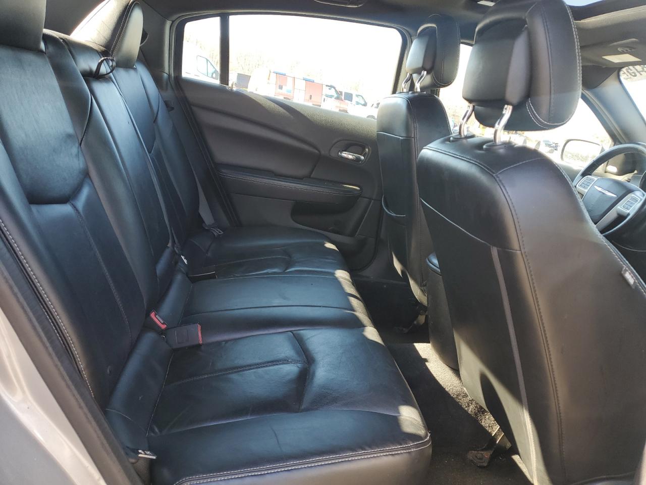 2014 Chrysler 200 - Image 11
