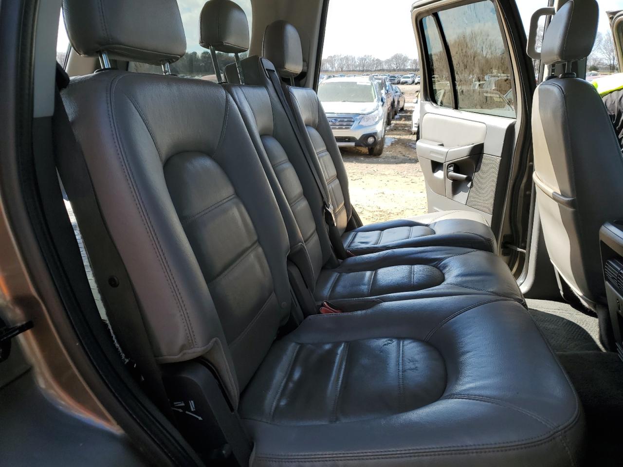 2005 Ford Explorer - Image 11