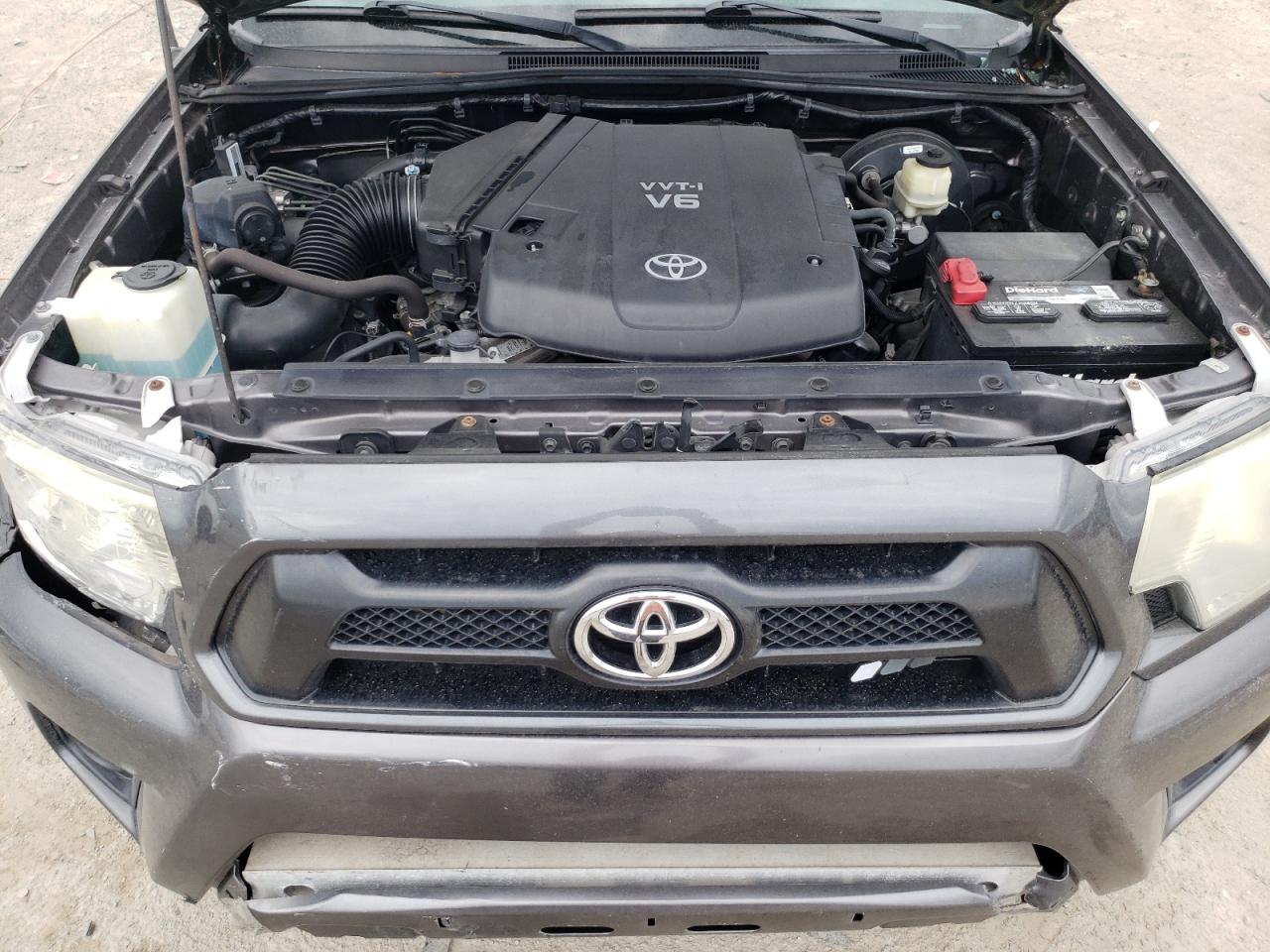 2015 Toyota Tacoma - Image 12