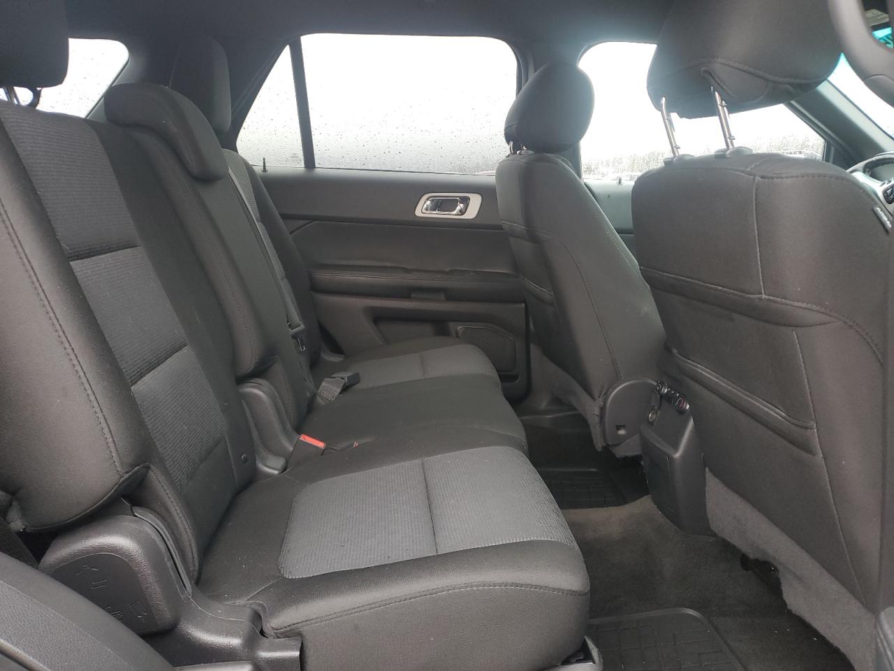 2015 Ford Explorer - Image 12