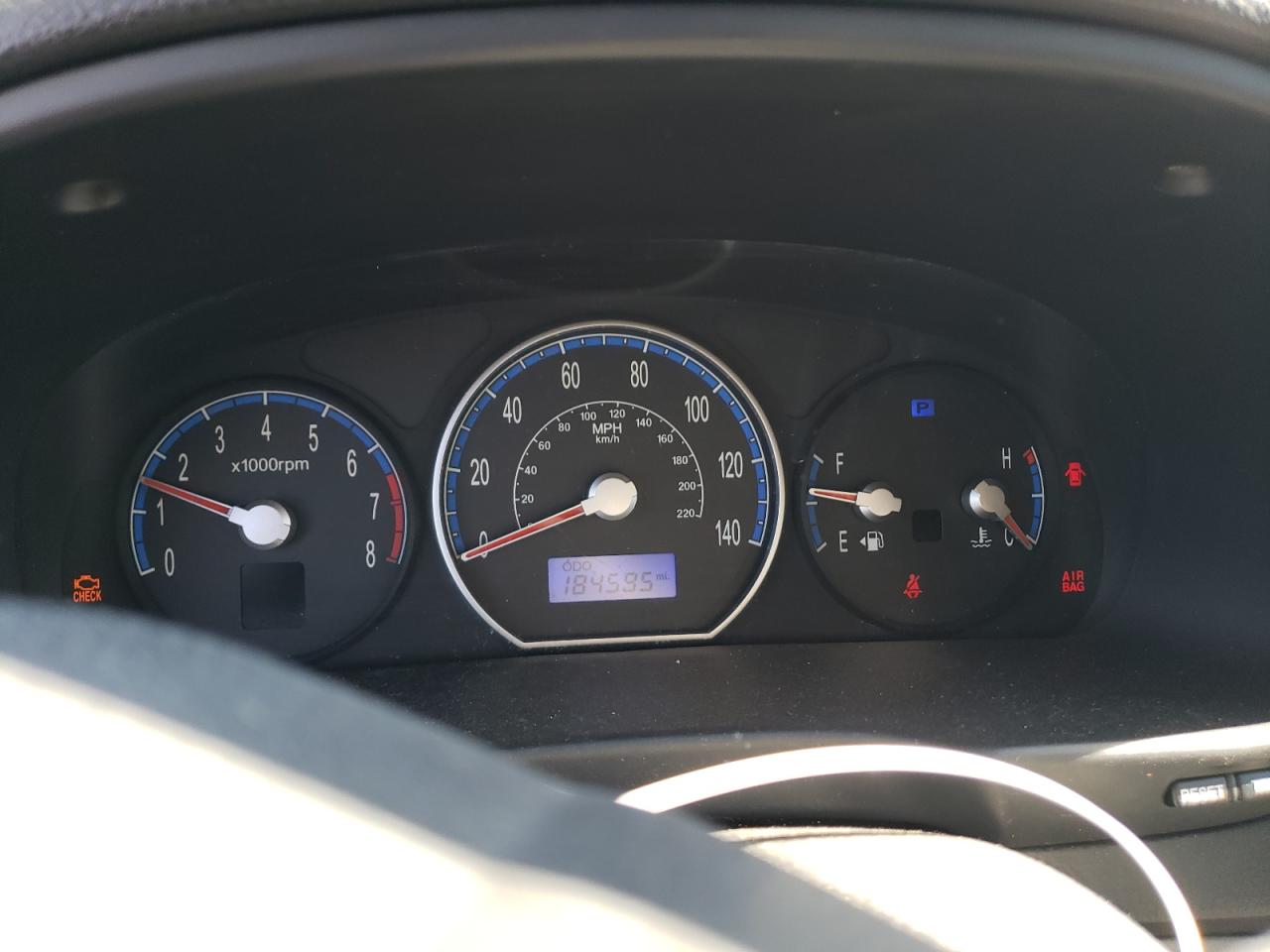 2008 Hyundai Santa Fe - Image 9