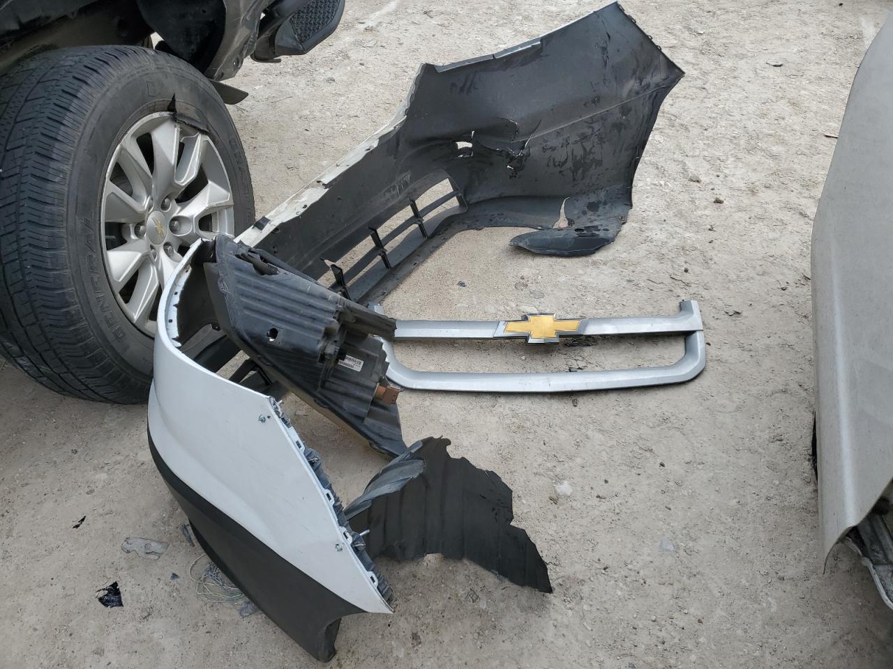2015 Chevrolet Express - Image 13