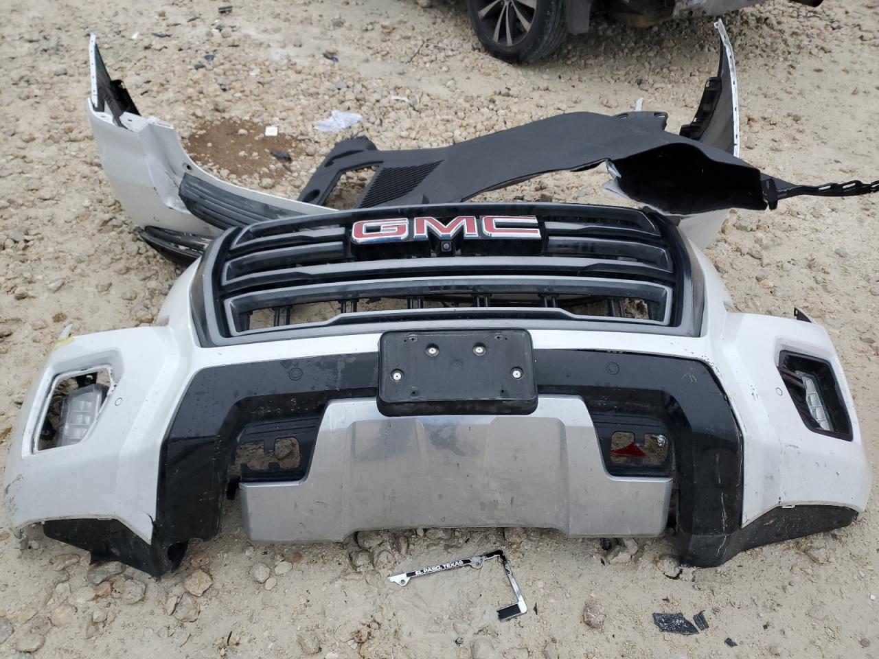 2021 GMC Yukon - Image 13
