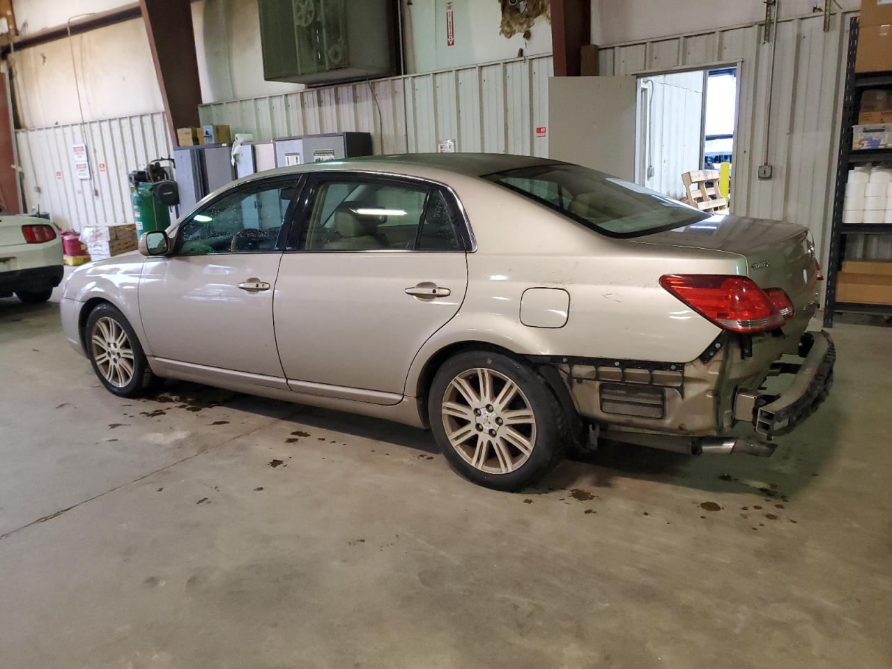 2006 Toyota Avalon - Image 2