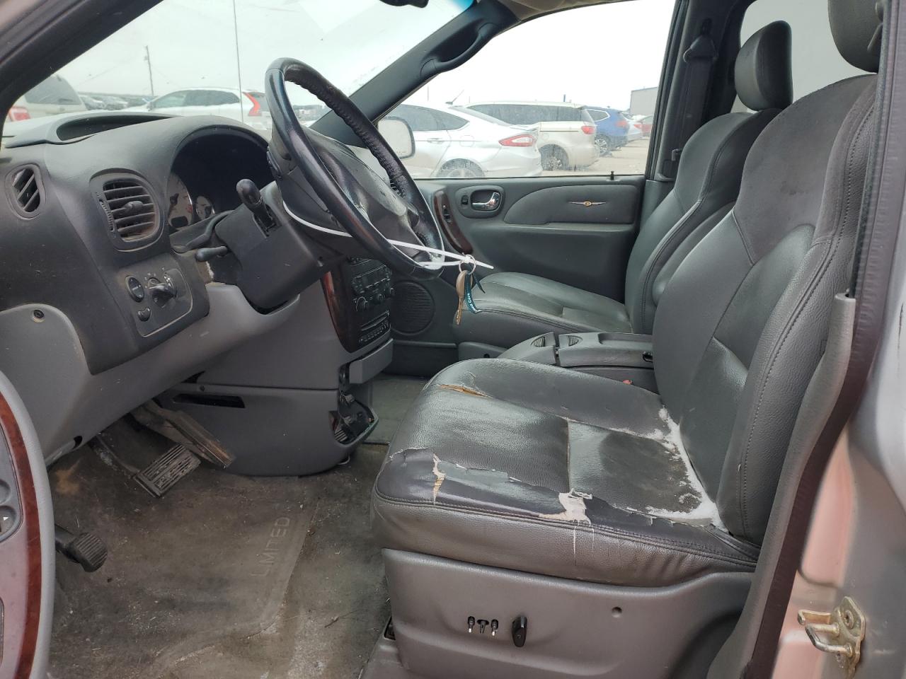 2004 Chrysler Town & Country - Image 7