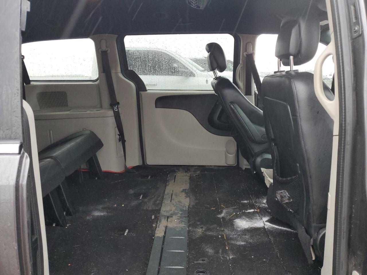 2017 Dodge Caravan - Image 11