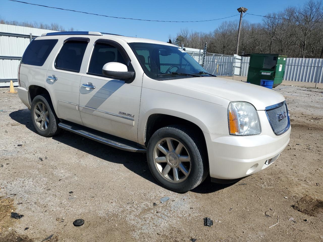 2011 GMC Yukon - Image 4