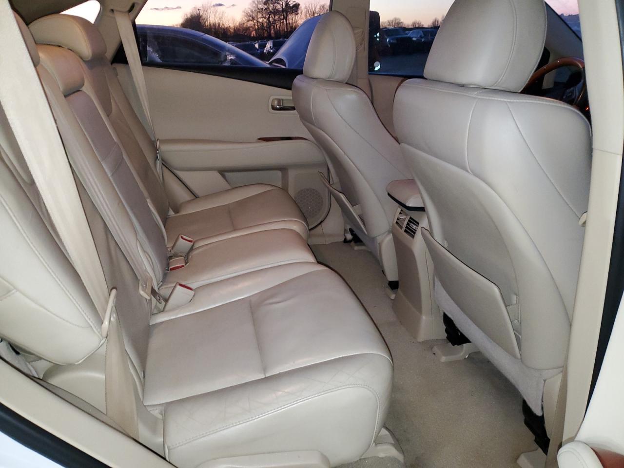 2010 Lexus RX - Image 11
