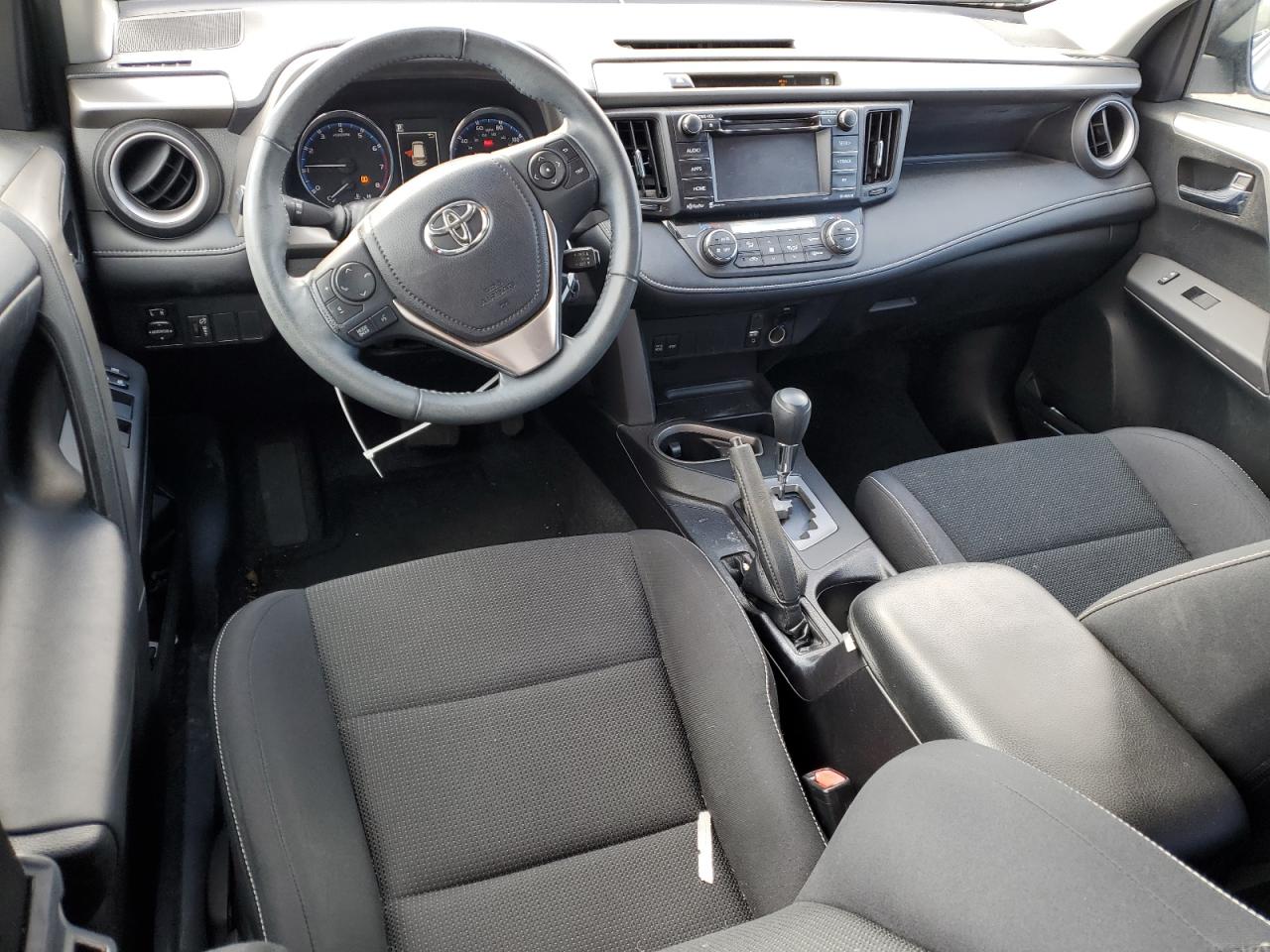 2016 Toyota RAV 4 - Image 8