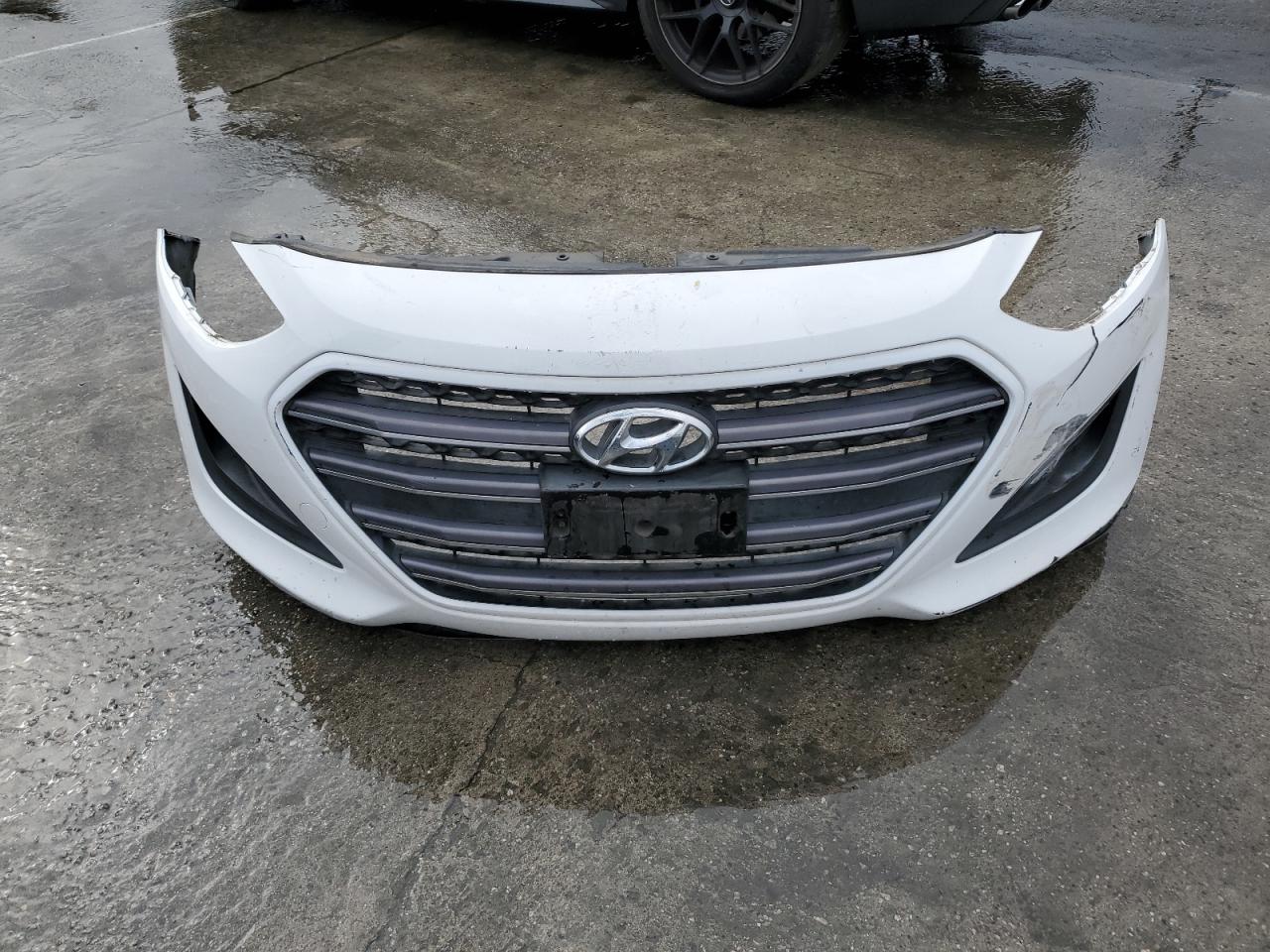 2017 Hyundai Elantra - Image 12