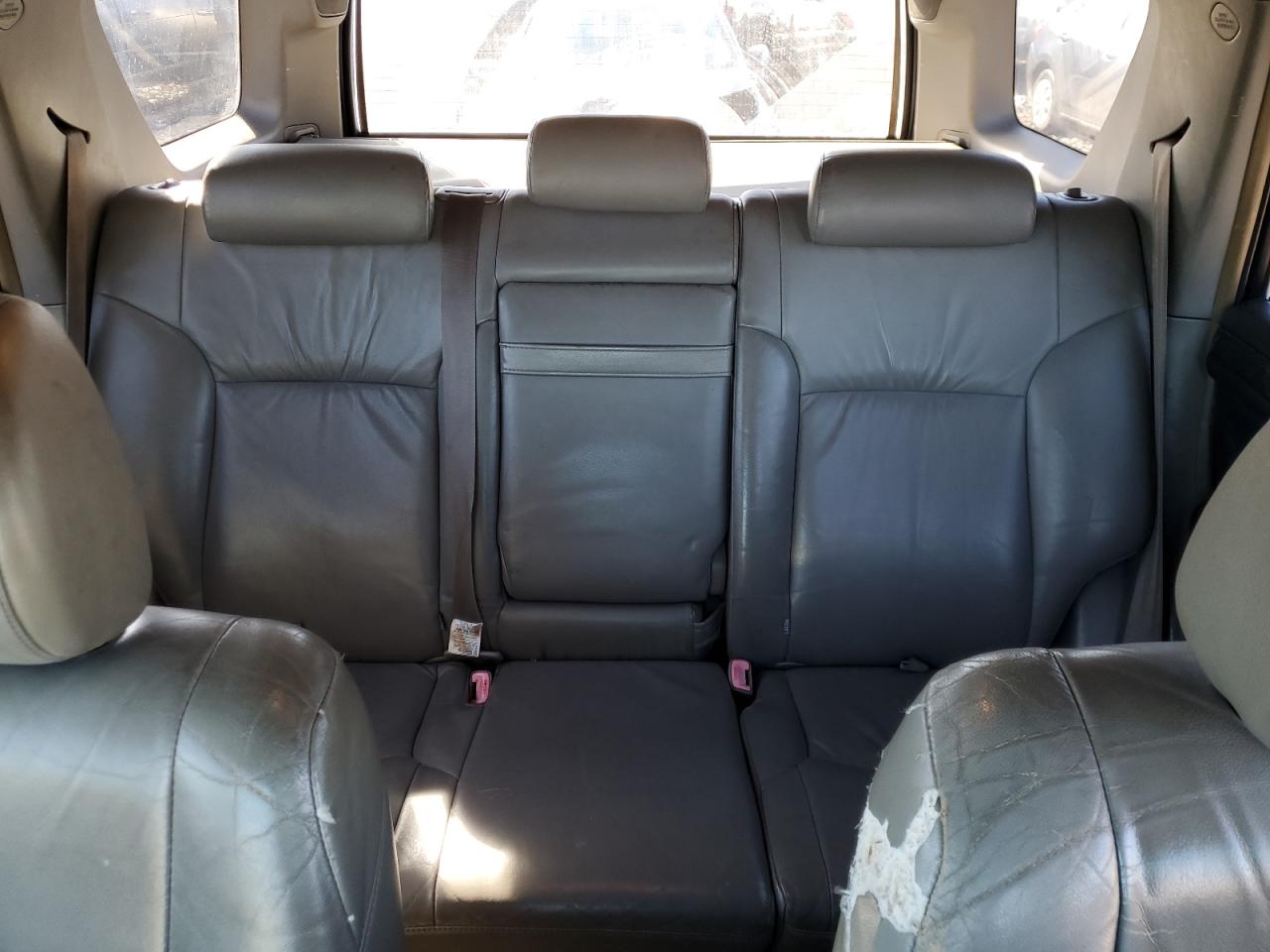 2004 Toyota 4Runner - Image 10