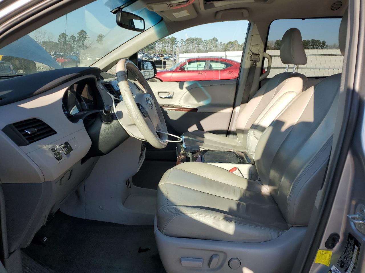 2012 Toyota Sienna - Image 7