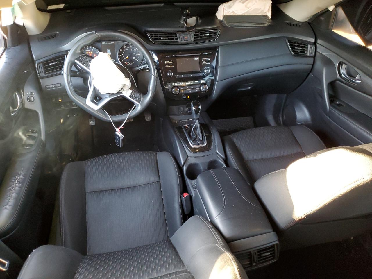 2017 Nissan Rogue - Image 8