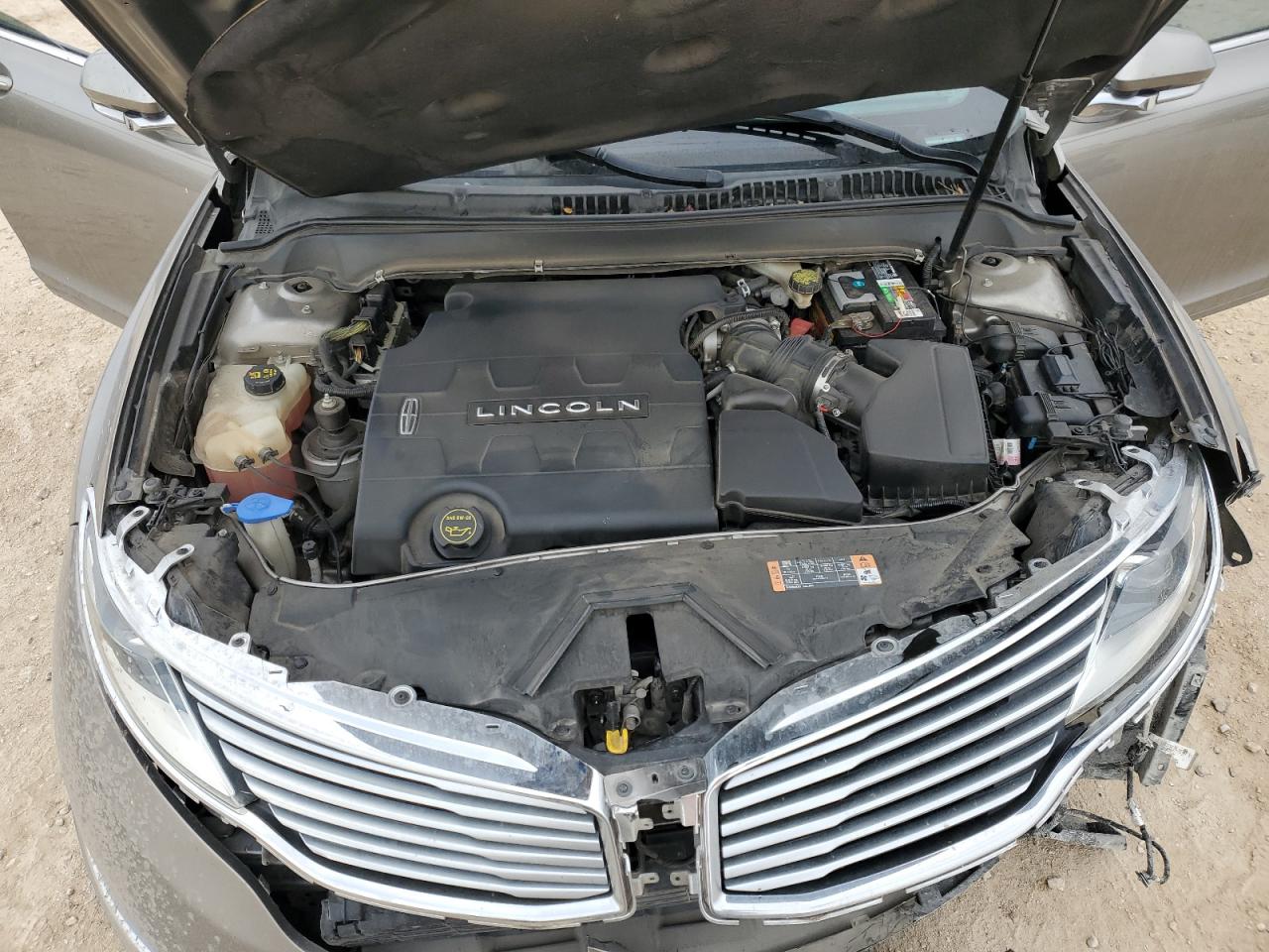 2016 Lincoln MKZ - Image 12