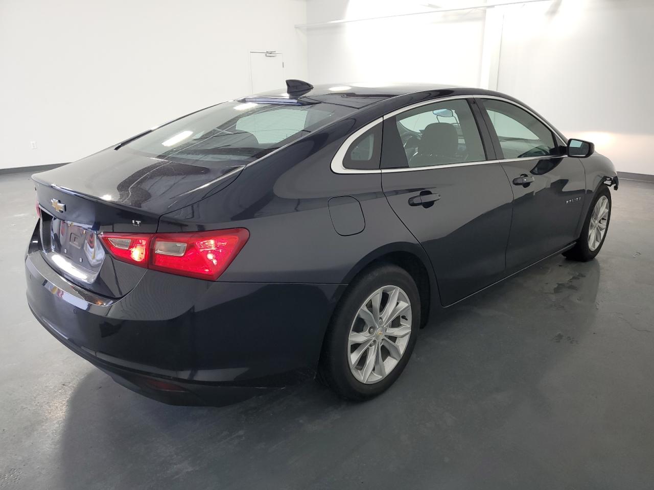 2023 Chevrolet Malibu - Image 3