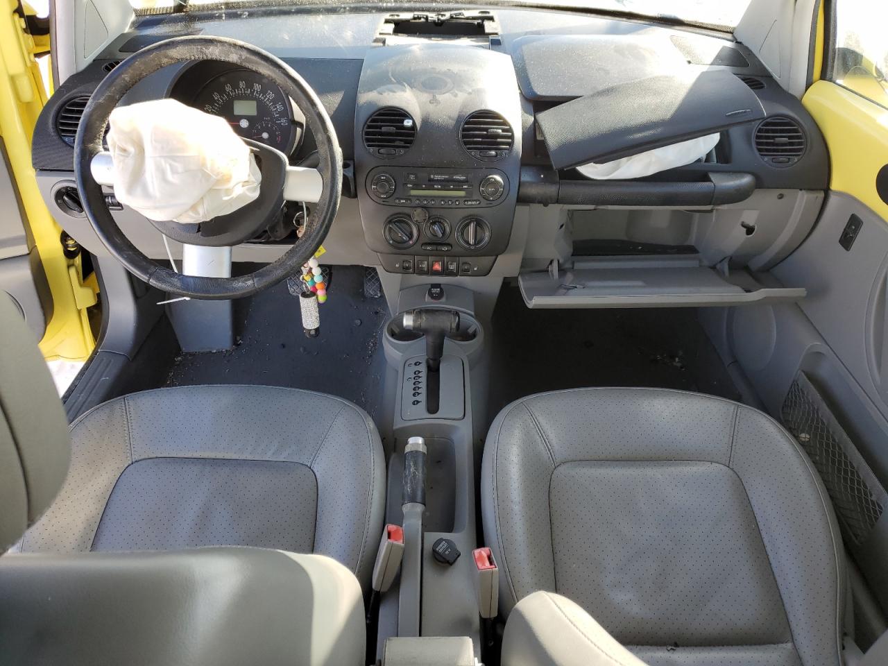 2002 Volkswagen Beetle - Image 8
