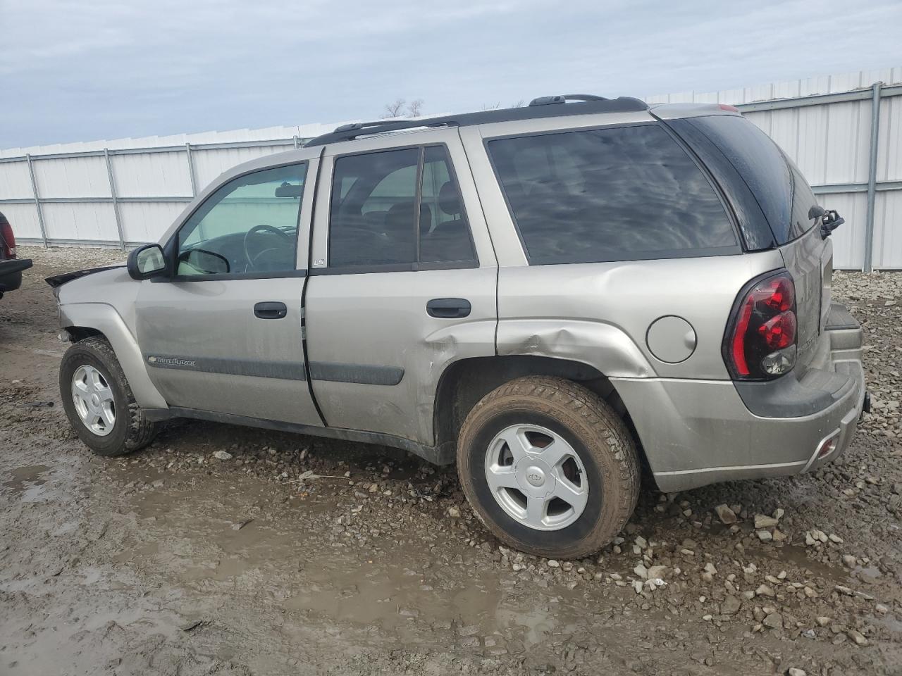 2003 Chevrolet TrailBlazer - Image 2