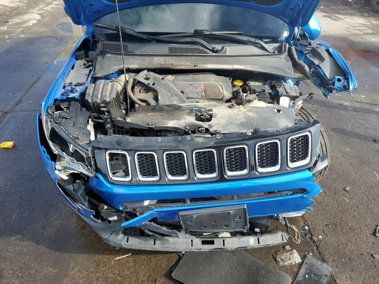 2018 Jeep Compass - Image 12