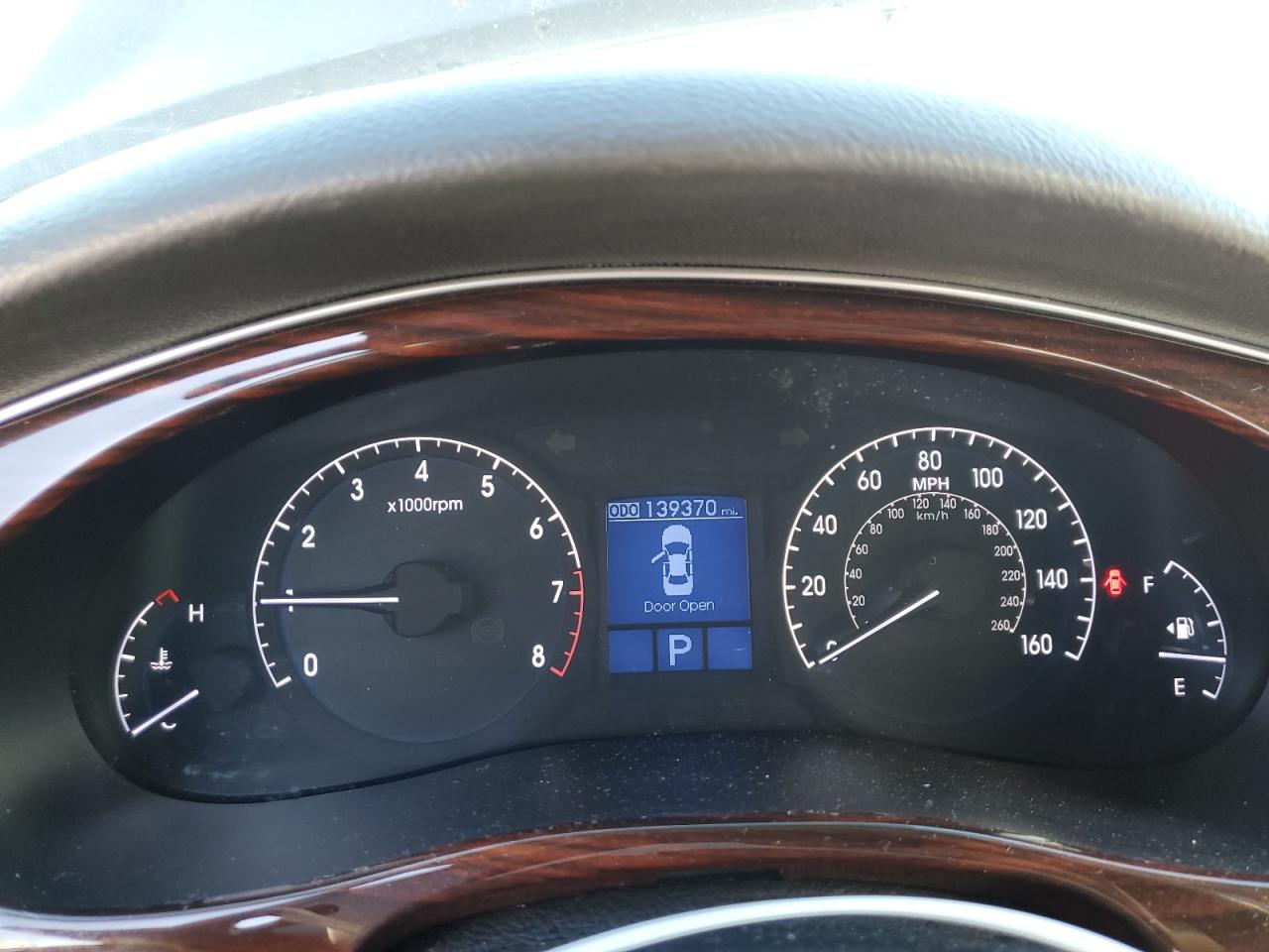 2014 Hyundai Genesis - Image 9