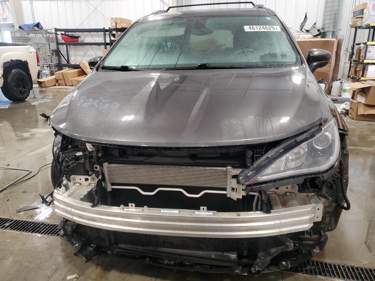 2020 Chrysler Pacifica - Image 5