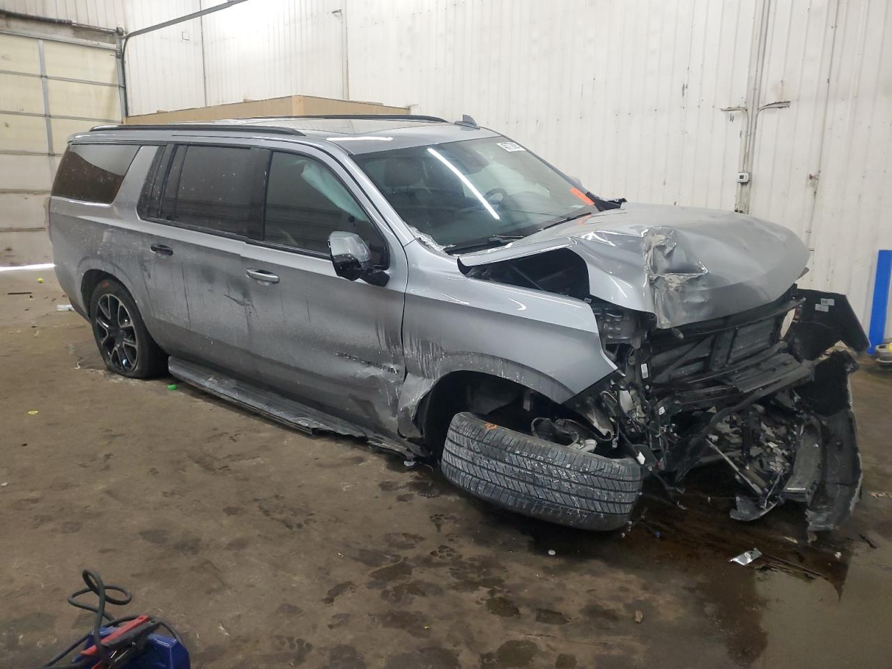 2023 Chevrolet Suburban - Image 4